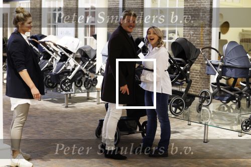 Lithoijen 11 oktober 2022
Thomas Berge en zijn zwangere vriendin Elianne Zweipfenning shoppen babyspulletjes in babywinkel Kindercompagnie.