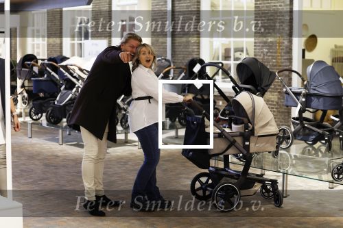 Lithoijen 11 oktober 2022
Thomas Berge en zijn zwangere vriendin Elianne Zweipfenning shoppen babyspulletjes in babywinkel Kindercompagnie.
