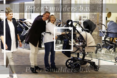 Lithoijen 11 oktober 2022
Thomas Berge en zijn zwangere vriendin Elianne Zweipfenning shoppen babyspulletjes in babywinkel Kindercompagnie.
