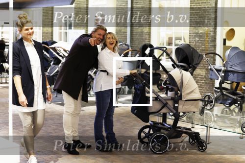 Lithoijen 11 oktober 2022
Thomas Berge en zijn zwangere vriendin Elianne Zweipfenning shoppen babyspulletjes in babywinkel Kindercompagnie.