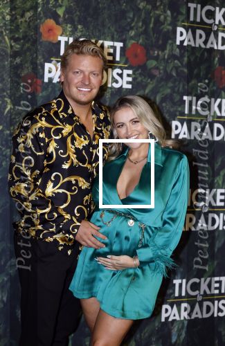 Amsterdam 25 september 2022
Premiere ticket to paradise.
Thomas Berge met zijn zwangere vriendin Elianne