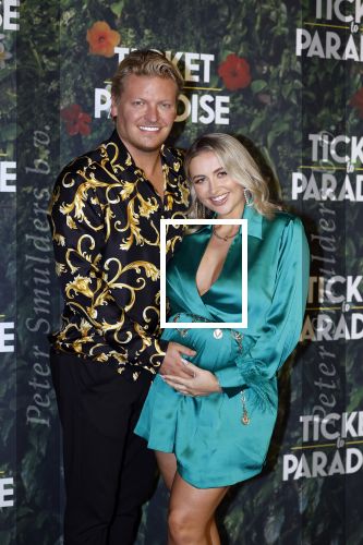 Amsterdam 25 september 2022
Premiere ticket to paradise.
Thomas Berge met zijn zwangere vriendin Elianne