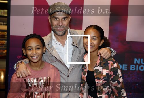 Amsterdam 30 september 2022
Premiere Misfit in Pathe arena.
De cast bestond oa uit Bettina Holwerda, Timor Steffens Senna Ramos Duncan Tromp Stefania Nienke v Dijk Anique Dreamon Kes v d Broek Ricky Naingolan Roosmarijn Wind Felice Poppeliers en Kimberley Agyarko . Tjeerd Oosterhuis met dochters