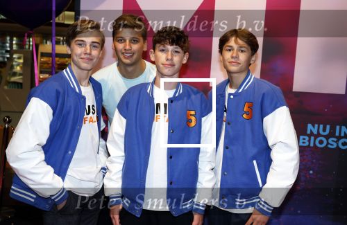 Amsterdam 30 september 2022
Premiere Misfit in Pathe arena.
De cast bestond oa uit Bettina Holwerda, Timor Steffens Senna Ramos Duncan Tromp Stefania Nienke v Dijk Anique Dreamon Kes v d Broek Ricky Naingolan Roosmarijn Wind Felice Poppeliers en Kimberley Agyarko . Vijftal