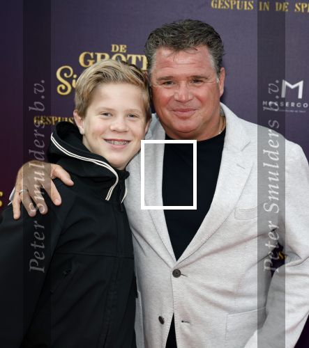 Amsterdam 2 oktober 2022
Premiere de grote sinterklaasfilm gespuis in de speelgoedkluis in Tuschinski. 
Wolter Kroes met zoon