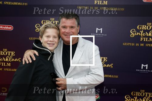 Amsterdam 2 oktober 2022
Premiere de grote sinterklaasfilm gespuis in de speelgoedkluis in Tuschinski. 
Wolter Kroes met zoon