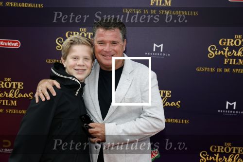 Amsterdam 2 oktober 2022
Premiere de grote sinterklaasfilm gespuis in de speelgoedkluis in Tuschinski. 
Wolter Kroes met zoon