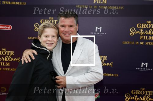Amsterdam 2 oktober 2022
Premiere de grote sinterklaasfilm gespuis in de speelgoedkluis in Tuschinski. 
Wolter Kroes met zoon