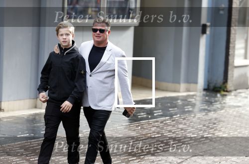 Amsterdam 2 oktober 2022
Premiere de grote sinterklaasfilm gespuis in de speelgoedkluis in Tuschinski. 
Wolter Kroes met zoon