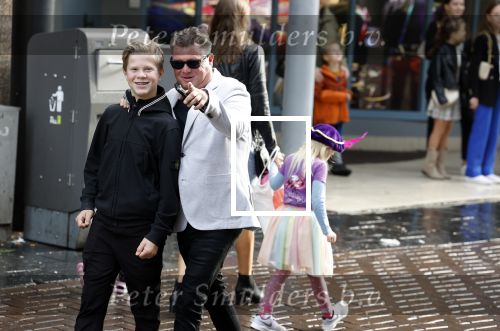Amsterdam 2 oktober 2022
Premiere de grote sinterklaasfilm gespuis in de speelgoedkluis in Tuschinski. 
Wolter Kroes met zoon