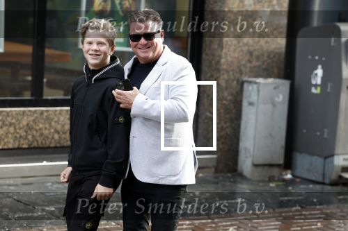 Amsterdam 2 oktober 2022
Premiere de grote sinterklaasfilm gespuis in de speelgoedkluis in Tuschinski. 
Wolter Kroes met zoon