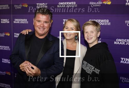 Amstelveen 26 september 2022
Premiere theatershow Tino Martin in de schouwburg van Amstelveen . Wolter Kroes kwam met zijn vrouw Tess en zoon