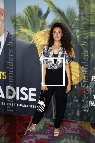 Amsterdam 25 september 2022
Premiere ticket to paradise in Tuschinski.
Zoey Ivory (rechts) met haar zus Whitney van der Koelen en haar ouders
