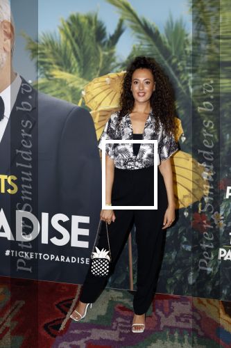 Amsterdam 25 september 2022
Premiere ticket to paradise in Tuschinski.
Zoey Ivory (rechts) met haar zus Whitney van der Koelen en haar ouders