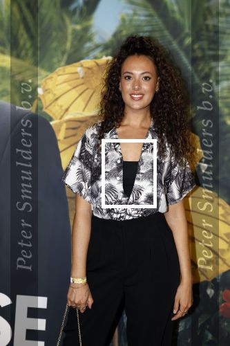 Amsterdam 25 september 2022
Premiere ticket to paradise in Tuschinski.
Zoey Ivory (rechts) met haar zus Whitney van der Koelen en haar ouders