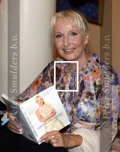 Noordwijk 18 september 2023
Boekpresentatie Annette Wijdom bij Huis ter Duin . Prinses Margarita kreeg eerste exemplaar.