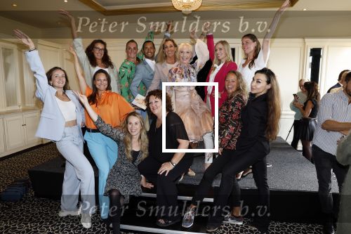 Noordwijk 18 september 2023
Boekpresentatie Annette Wijdom bij Huis ter Duin . Prinses Margarita kreeg eerste exemplaar. Annette Wijdom met fafa dansers