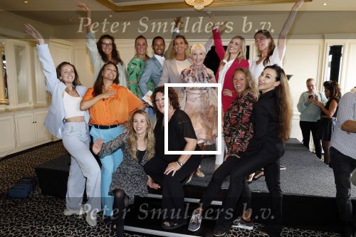 Noordwijk 18 september 2023
Boekpresentatie Annette Wijdom bij Huis ter Duin . Prinses Margarita kreeg eerste exemplaar. Annette Wijdom met fafa dansers