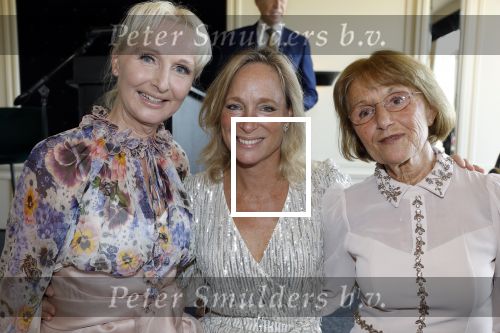 Noordwijk 18 september 2023
Boekpresentatie Annette Wijdom bij Huis ter Duin . Prinses Margarita kreeg eerste exemplaar.
Annette Wijdom met moeder en Prinses Margarita