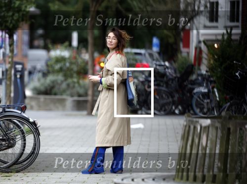 Amsterdam 20 september 2023
Carice v Houten op straat in Amsterdam zuid.