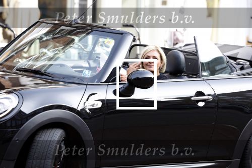 Amsterdam 11 september 2023
Caroline Tensen in haar mini cooper Cabrio  op beethovenstraat
