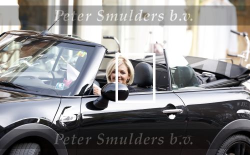 Amsterdam 11 september 2023
Caroline Tensen in haar mini cooper Cabrio  op beethovenstraat