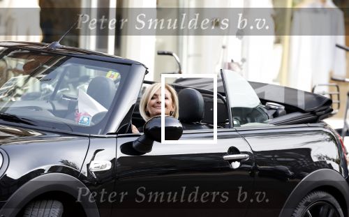 Amsterdam 11 september 2023
Caroline Tensen in haar mini cooper Cabrio  op beethovenstraat