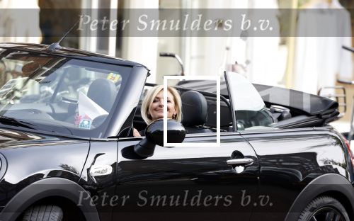 Amsterdam 11 september 2023
Caroline Tensen in haar mini cooper Cabrio  op beethovenstraat