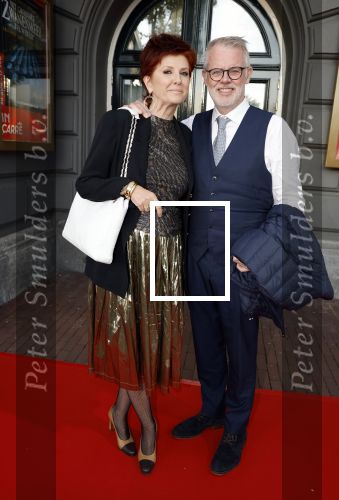 Amsterdam 31 augustus 2023
Premiere het grootste zwanenmeer ter wereld in Carre. Chazia Mourali met haar man