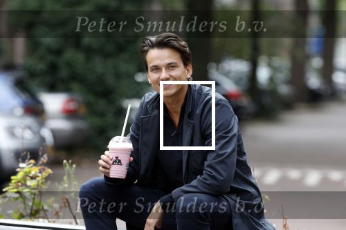 Amsterdam 25 augustus 2023
Danilo Kuiters drinkt sapje op de cornelis schuytstraat.