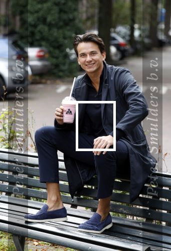 Amsterdam 25 augustus 2023
Danilo Kuiters drinkt sapje op de cornelis schuytstraat.