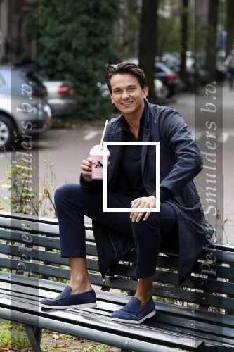Amsterdam 25 augustus 2023
Danilo Kuiters drinkt sapje op de cornelis schuytstraat.