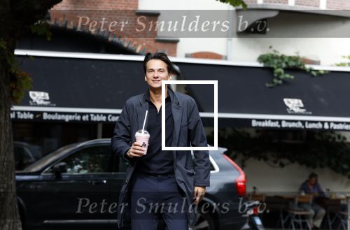 Amsterdam 25 augustus 2023
Danilo Kuiters drinkt sapje op de cornelis schuytstraat.