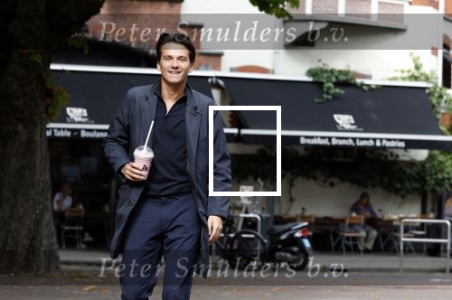 Amsterdam 25 augustus 2023
Danilo Kuiters drinkt sapje op de cornelis schuytstraat.