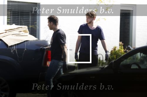 Abcoude 16 september 2023
Douwe Bob zijn vriendin met zoontje gaan verhuizen naar Abcoude . Ze hebben een huis gekocht aan het Gein .