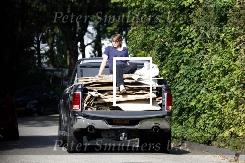 Abcoude 16 september 2023
Douwe Bob zijn vriendin met zoontje gaan verhuizen naar Abcoude . Ze hebben een huis gekocht aan het Gein .