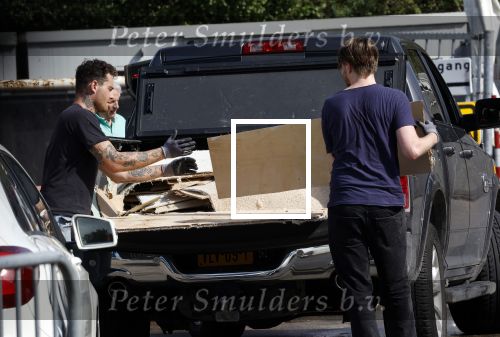 Abcoude 16 september 2023
Douwe Bob zijn vriendin met zoontje gaan verhuizen naar Abcoude . Ze hebben een huis gekocht aan het Gein .