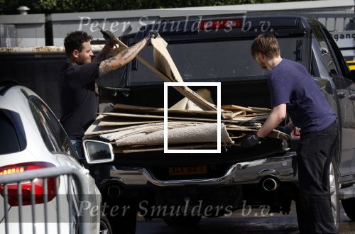 Abcoude 16 september 2023
Douwe Bob zijn vriendin met zoontje gaan verhuizen naar Abcoude . Ze hebben een huis gekocht aan het Gein .