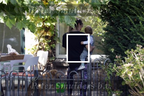 Abcoude 16 september 2023
Douwe Bob zijn vriendin met zoontje gaan verhuizen naar Abcoude . Ze hebben een huis gekocht aan het Gein .