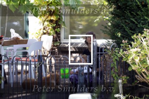 Abcoude 16 september 2023
Douwe Bob zijn vriendin met zoontje gaan verhuizen naar Abcoude . Ze hebben een huis gekocht aan het Gein .