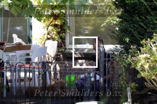 Abcoude 16 september 2023
Douwe Bob zijn vriendin met zoontje gaan verhuizen naar Abcoude . Ze hebben een huis gekocht aan het Gein .
