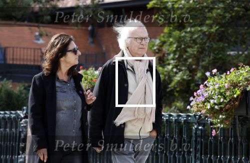 Amsterdam 18 september 2023
Eddy habbema met zijn vrouw op straat in Amsterdam zuid