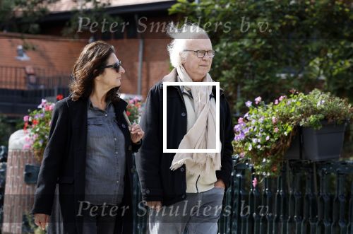 Amsterdam 18 september 2023
Eddy habbema met zijn vrouw op straat in Amsterdam zuid