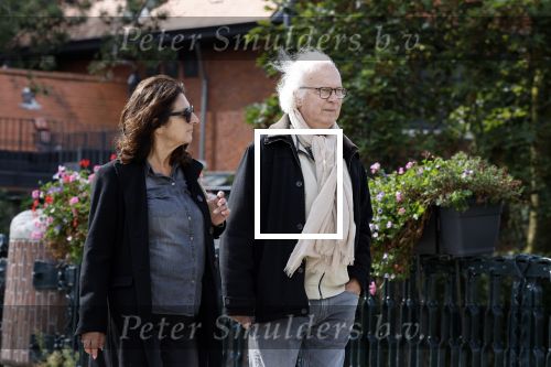 Amsterdam 18 september 2023
Eddy habbema met zijn vrouw op straat in Amsterdam zuid