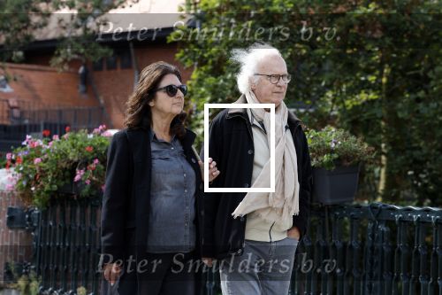 Amsterdam 18 september 2023
Eddy habbema met zijn vrouw op straat in Amsterdam zuid