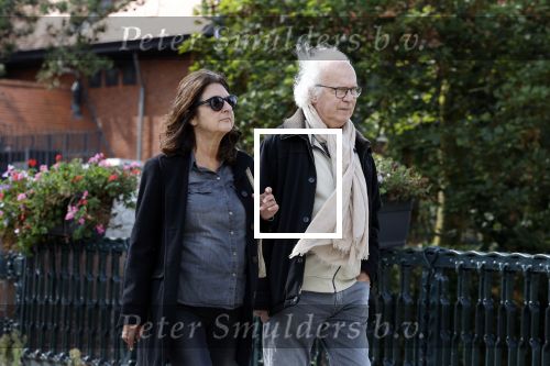 Amsterdam 18 september 2023
Eddy habbema met zijn vrouw op straat in Amsterdam zuid