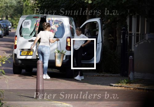 Abcoude 15  september 2023
Er worden bloemen bezorg bij het bhuis van Eva Jinek.