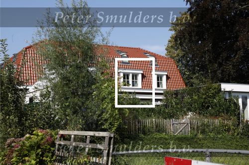 Abcoude 15  september 2023
Er worden bloemen bezorg bij het bhuis van Eva Jinek.
