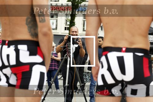 Amsterdam 2 september 2023
Everon Jackson Hooi heeft fotoshoot met zijn ondergoed merk Iamtoro op Leidseplein in het centrum van Amsterdam.