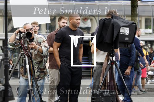 Amsterdam 2 september 2023
Everon Jackson Hooi heeft fotoshoot met zijn ondergoed merk Iamtoro op Leidseplein in het centrum van Amsterdam.